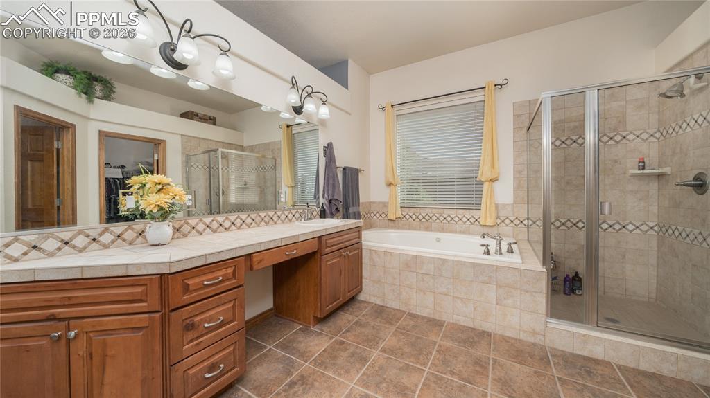 Image 21 of 42: Bathroom