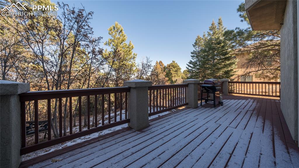 Image 30 of 42: Deck