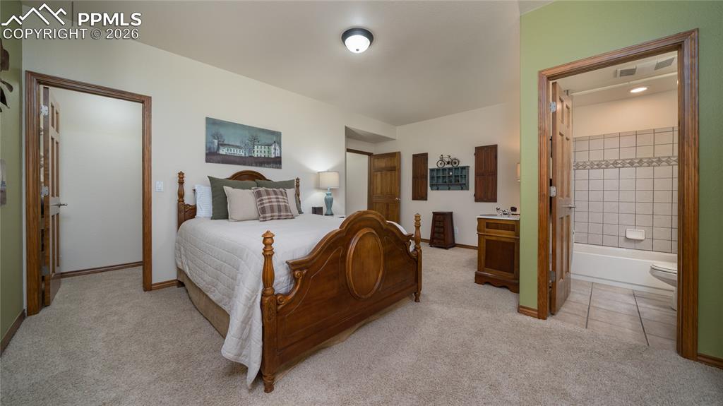 Image 34 of 42: Bedroom