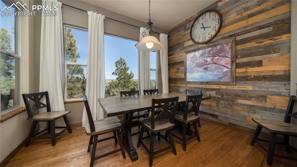 Image 8 of 42: Dining Area