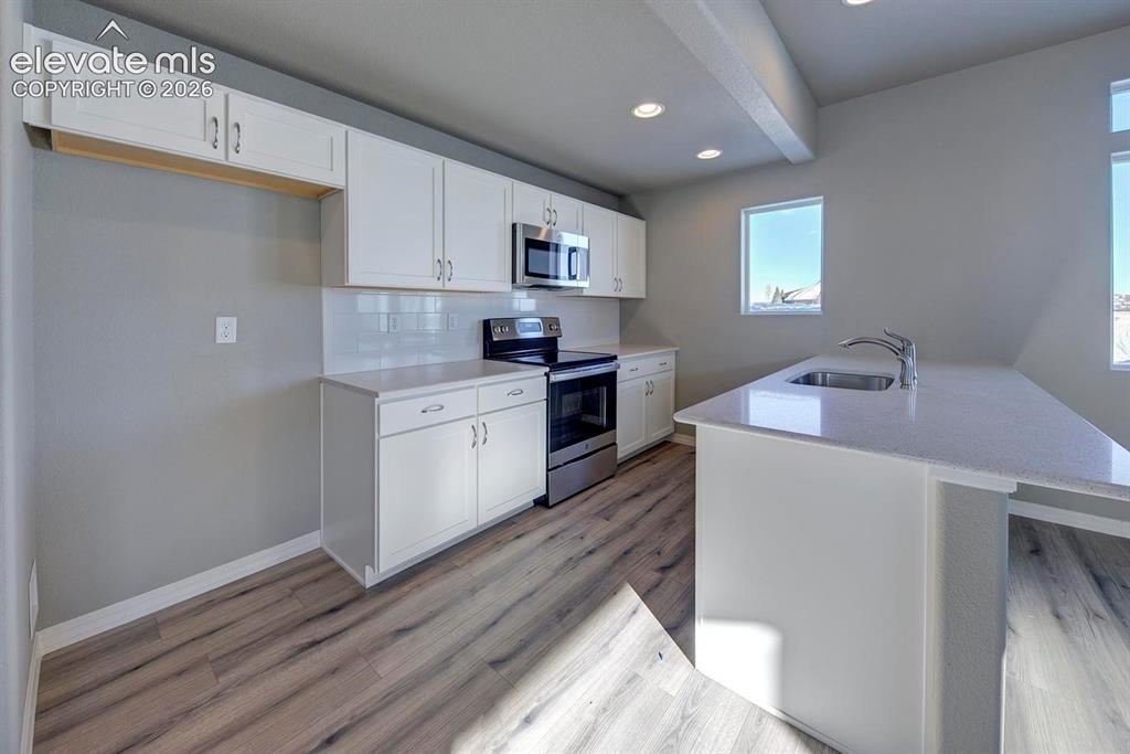 Image 5 of 15: Kitchen