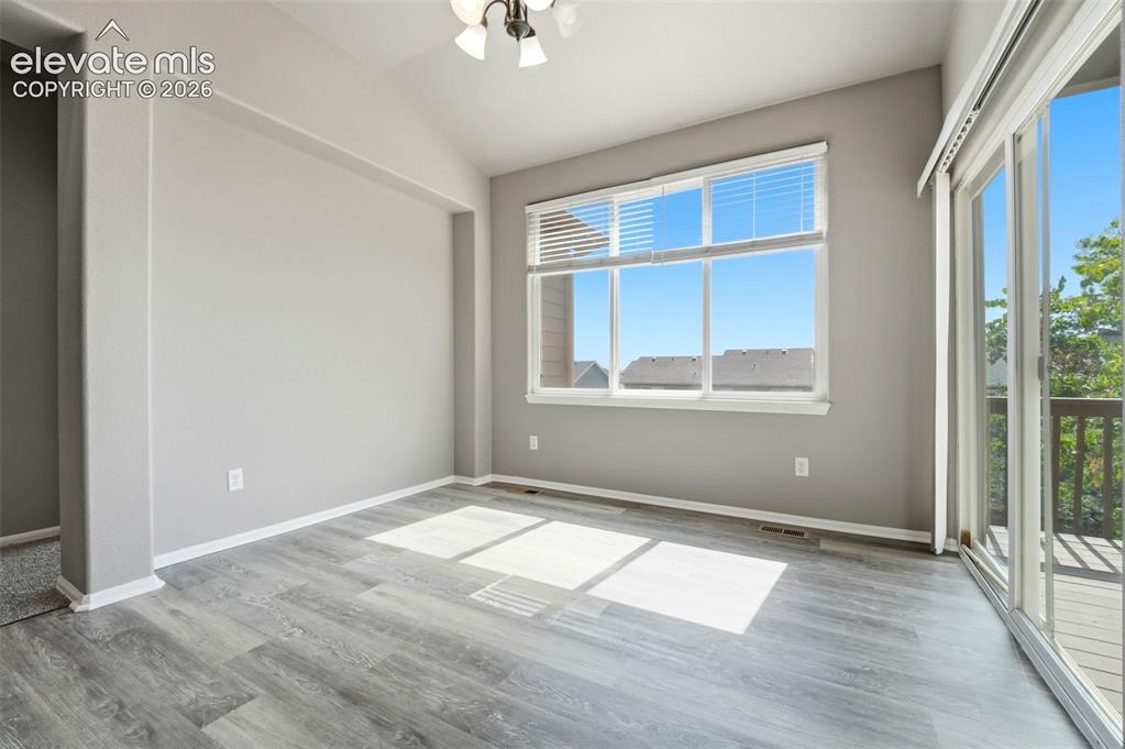 Image 7 of 31: Dining Area