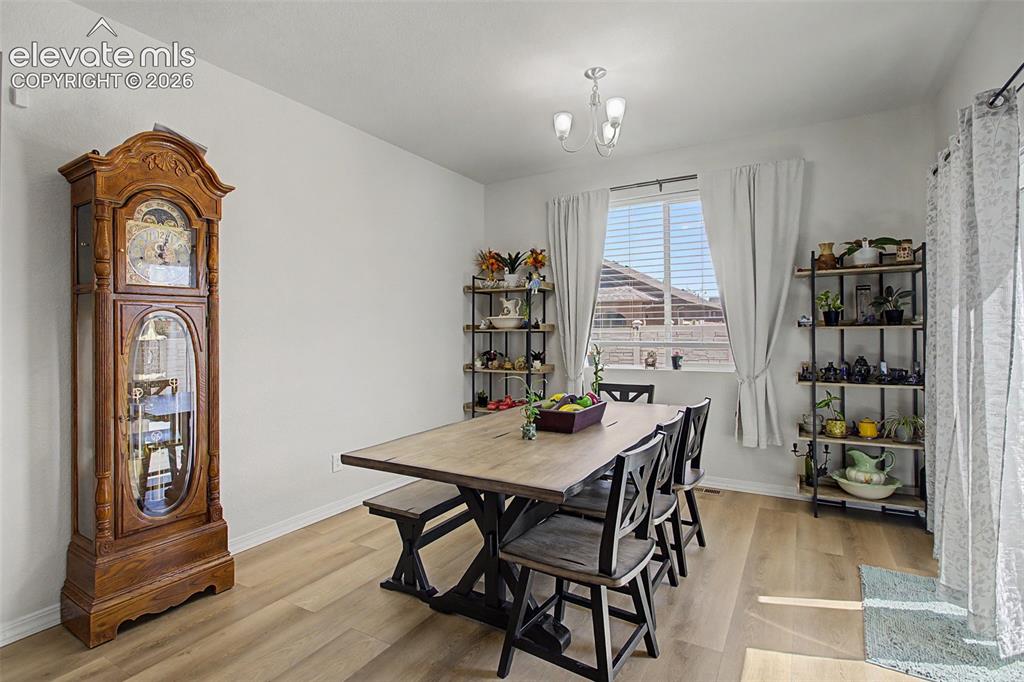 Image 11 of 39: Dining Area