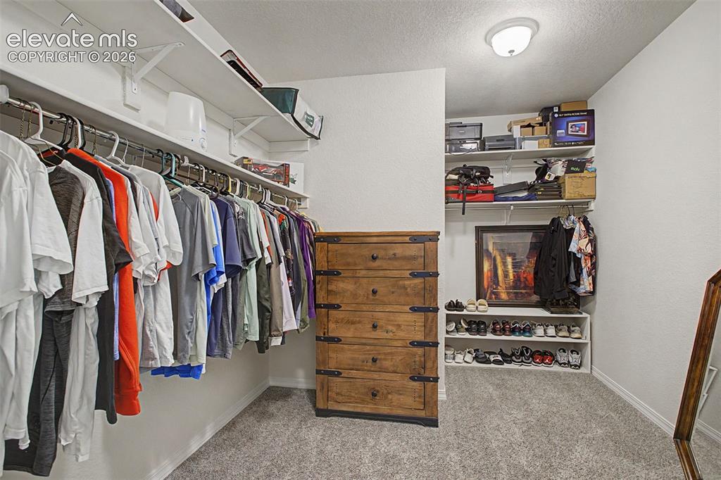 Image 19 of 39: Closet