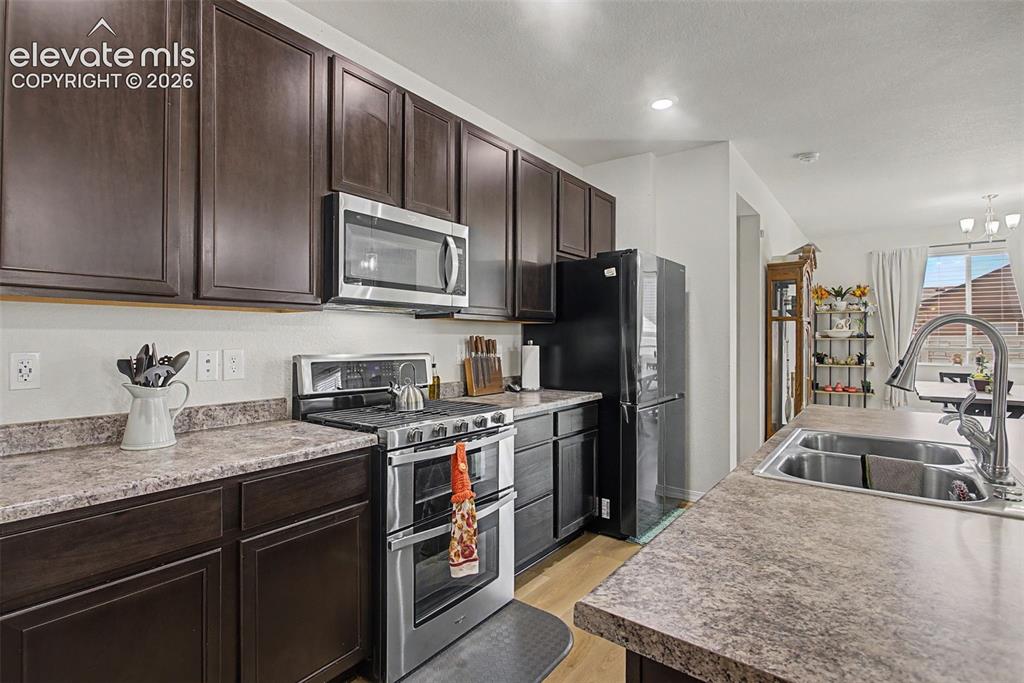 Image 7 of 39: Kitchen