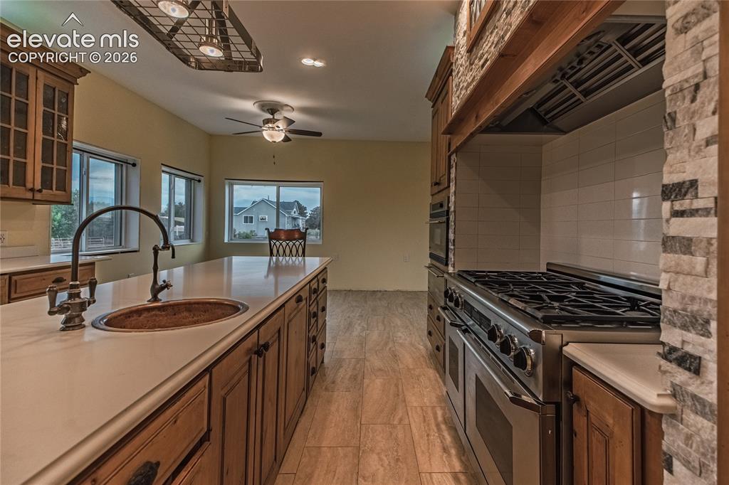 Image 12 of 46: Kitchen