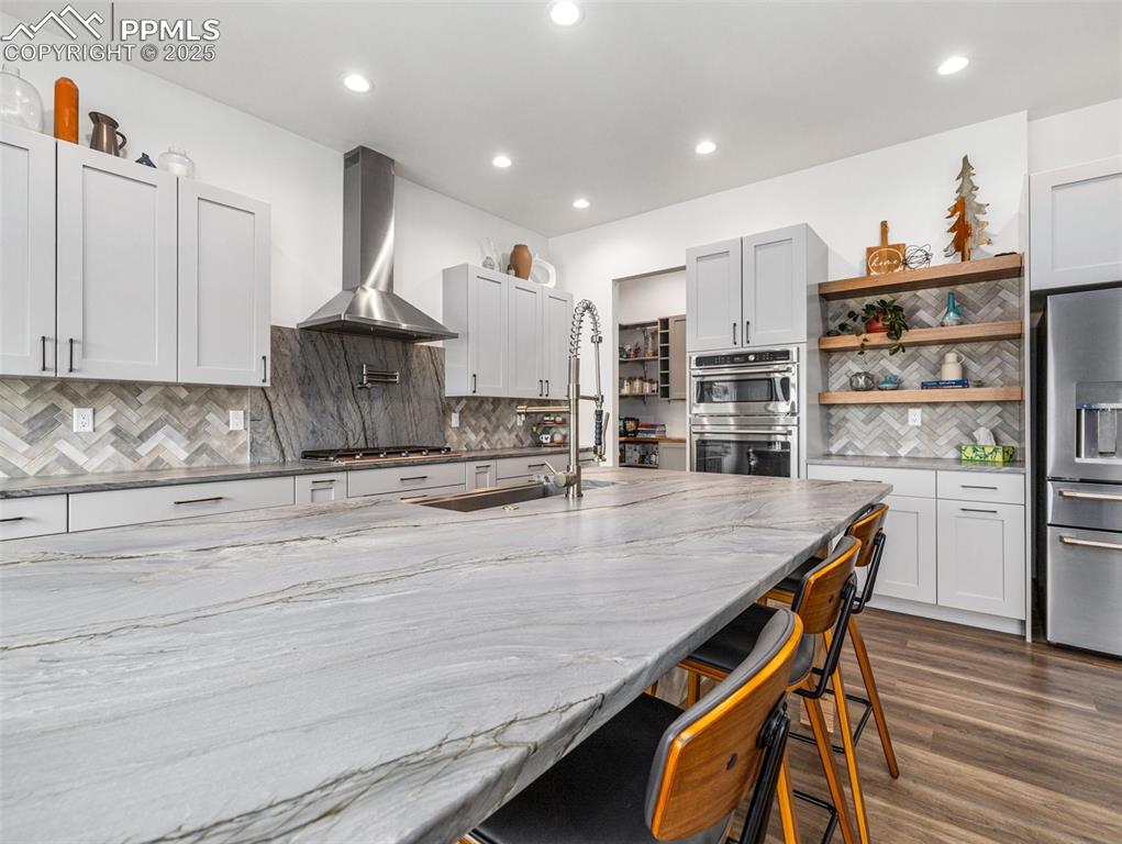 Image 12 of 50: Kitchen