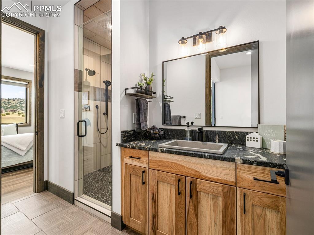 Image 6 of 50: Bathroom