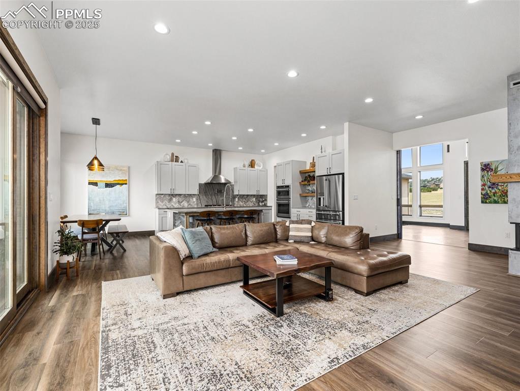 Image 9 of 50: Living Room
