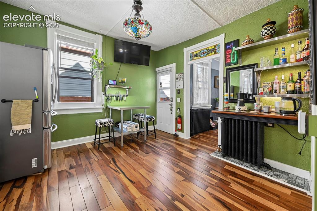 Image 10 of 50: Walkout Kitchen / Built in Coffee/Bar area