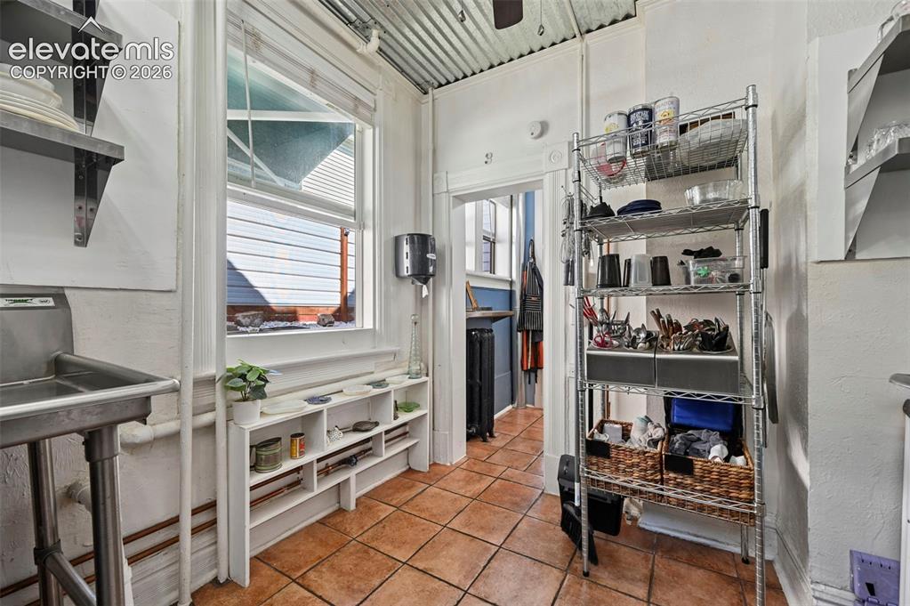 Image 15 of 50: Dishroom