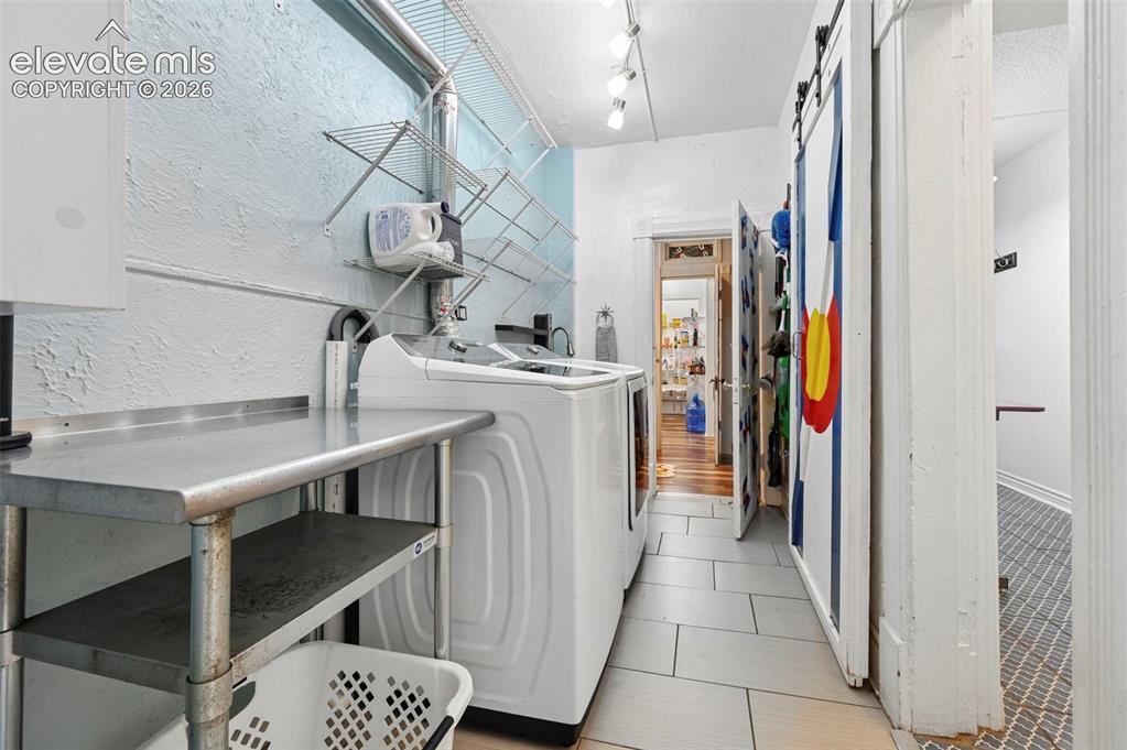 Image 17 of 50: Laundry Room