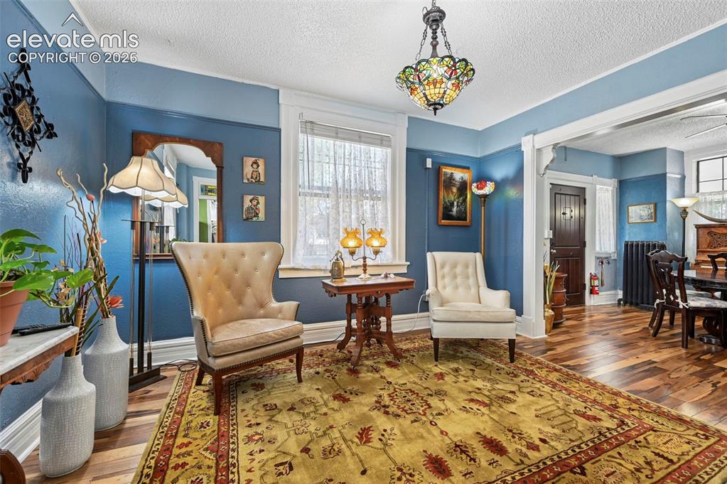 Image 7 of 50: Sitting Room