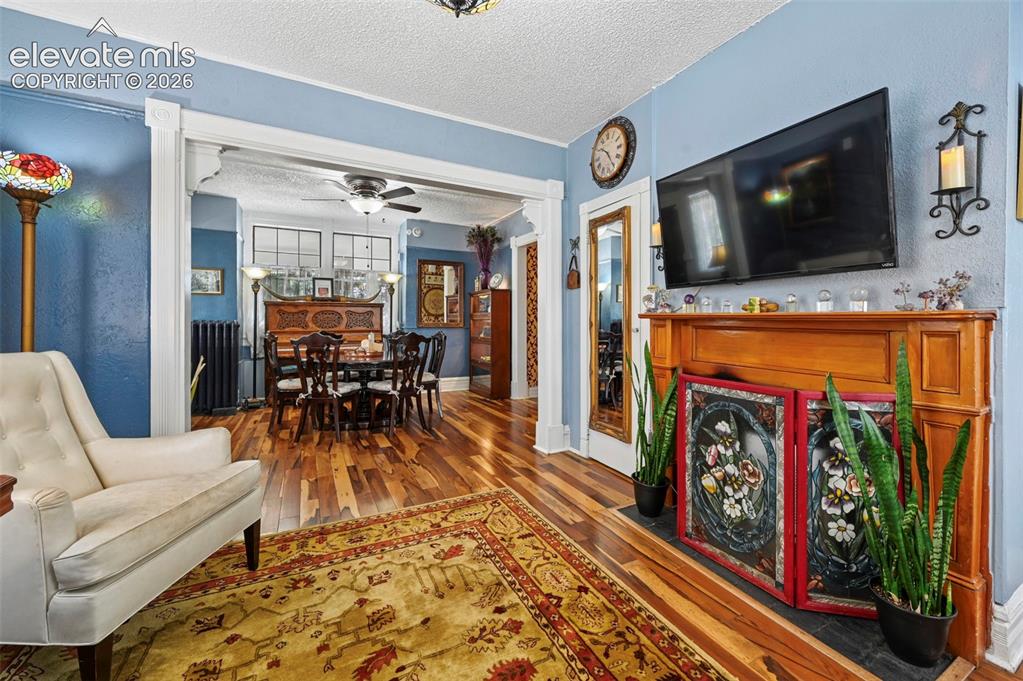 Image 9 of 50: Living Room