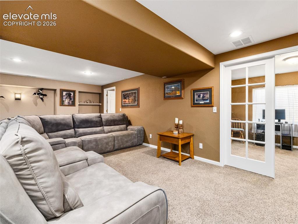 Image 31 of 50: Family Room