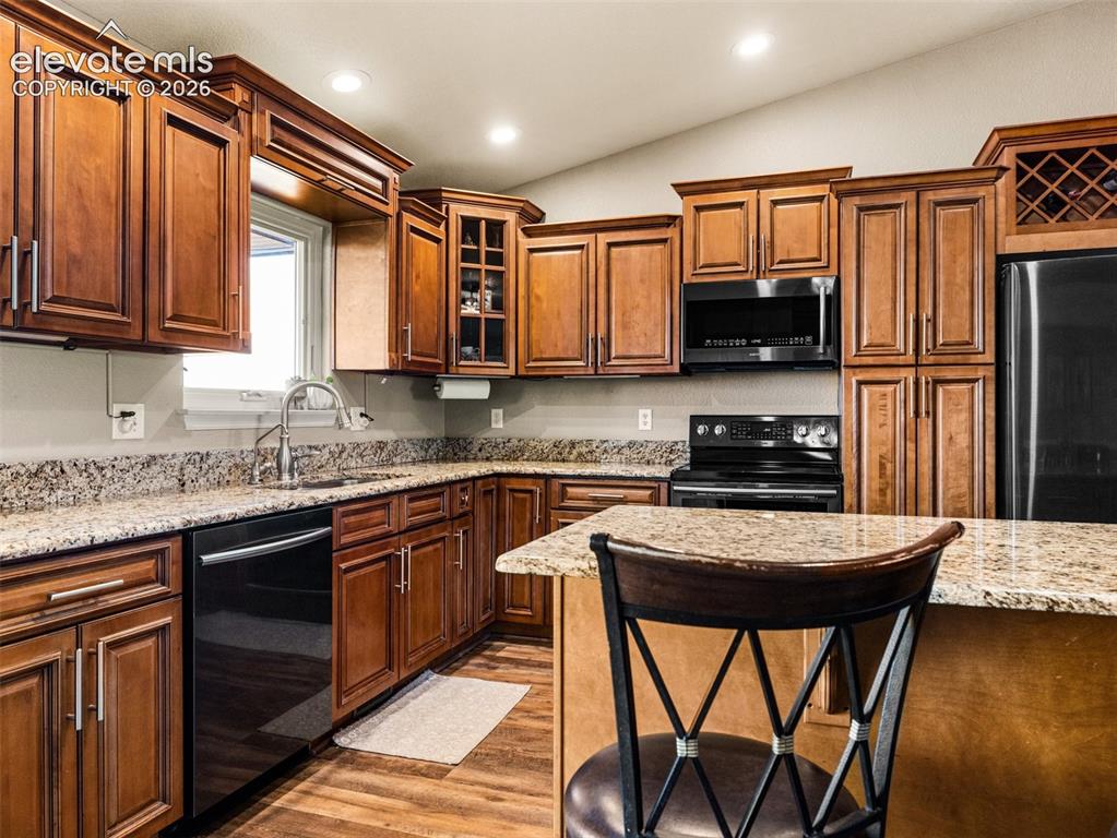 Image 9 of 50: Kitchen