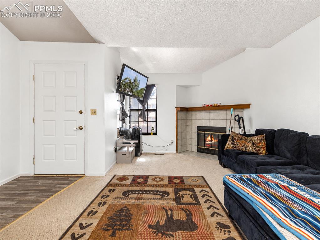 Image 6 of 14: Living Room