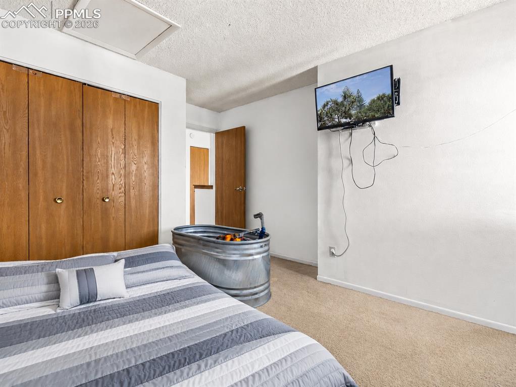 Image 9 of 14: Bedroom