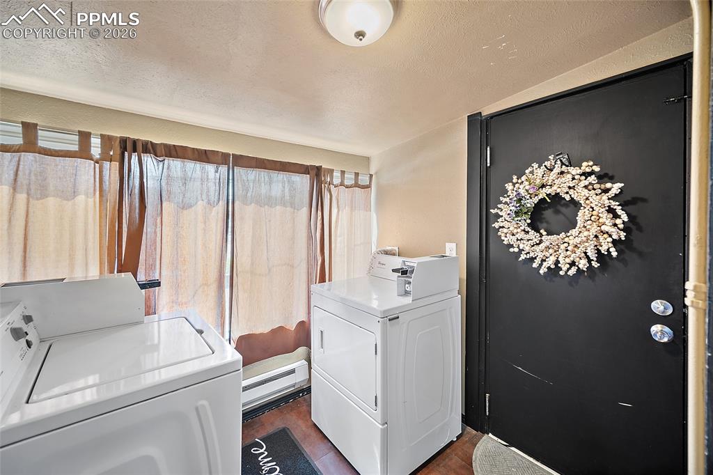 Image 20 of 25: Laundry