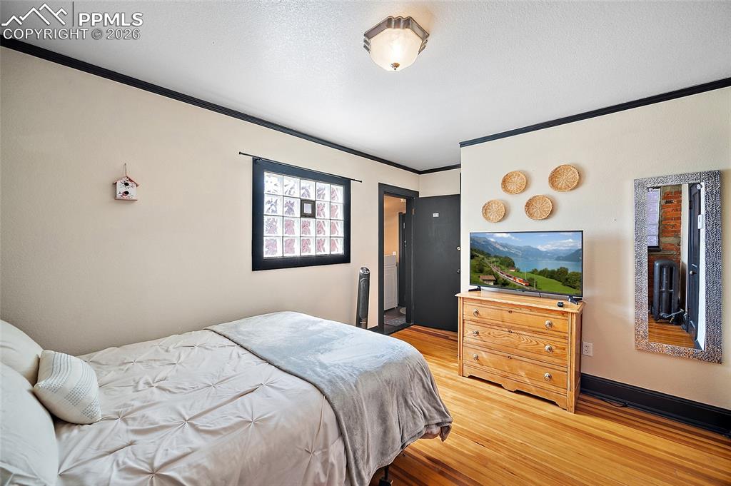 Image 23 of 25: Bedroom