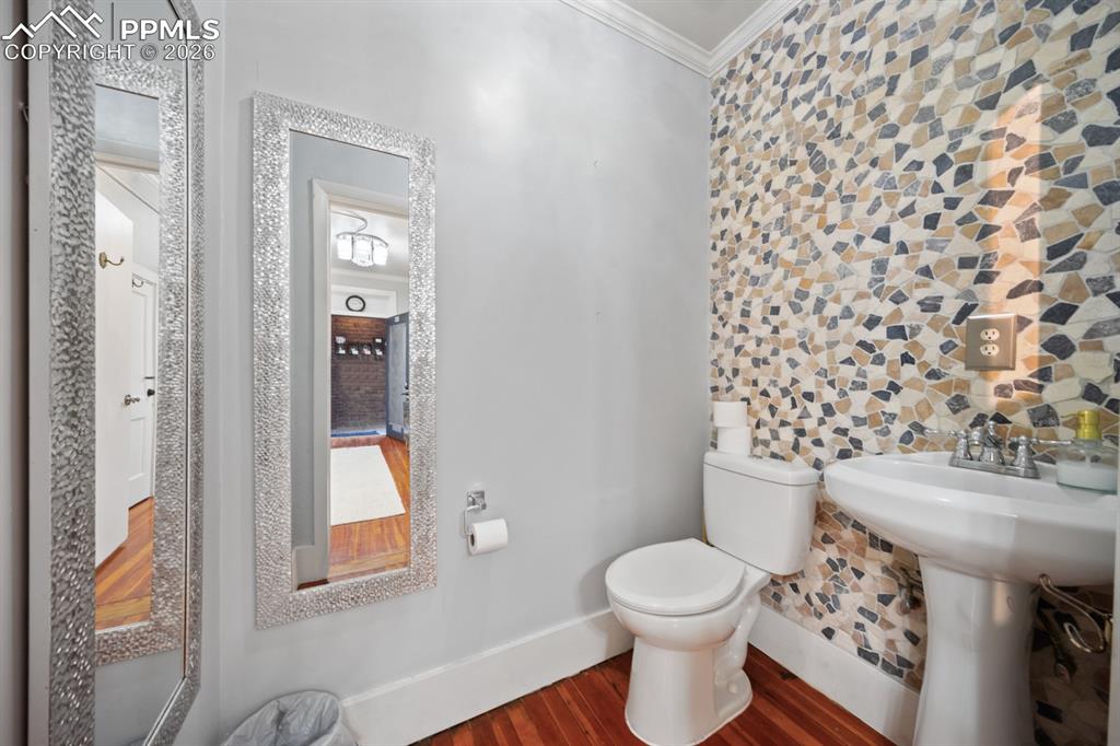 Image 26 of 45: Bathroom