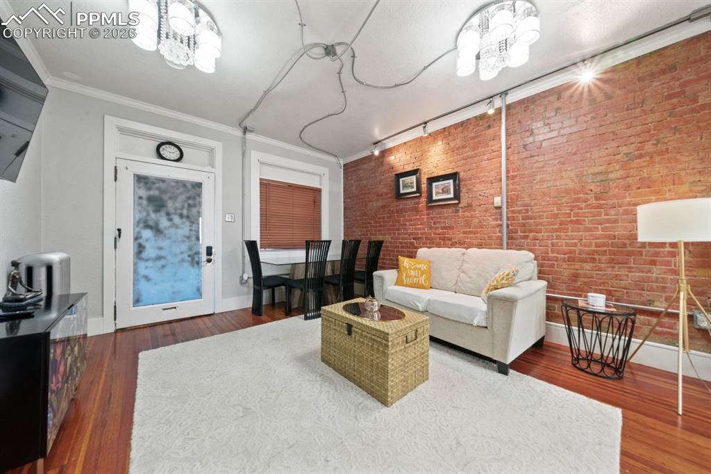 Image 39 of 45: Living Room