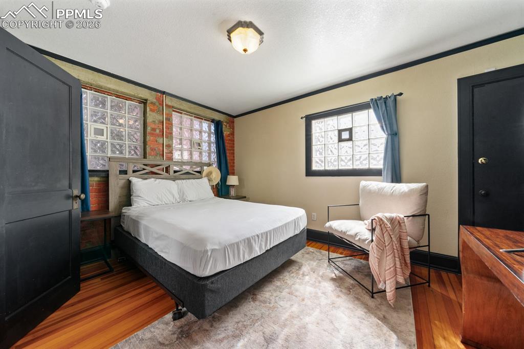 Image 43 of 45: Bedroom