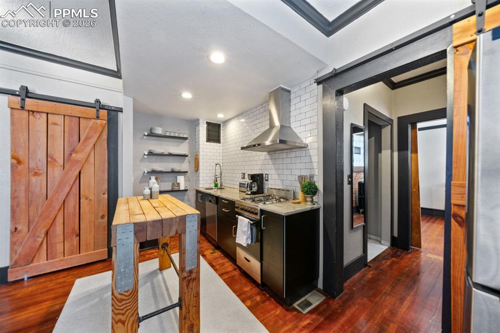 Image 45 of 45: Kitchen