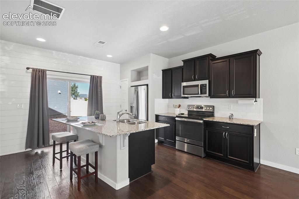 Image 13 of 33: Kitchen