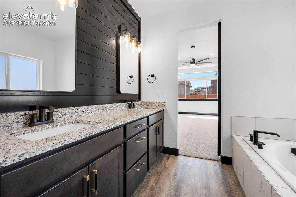 Image 17 of 27: Bathroom