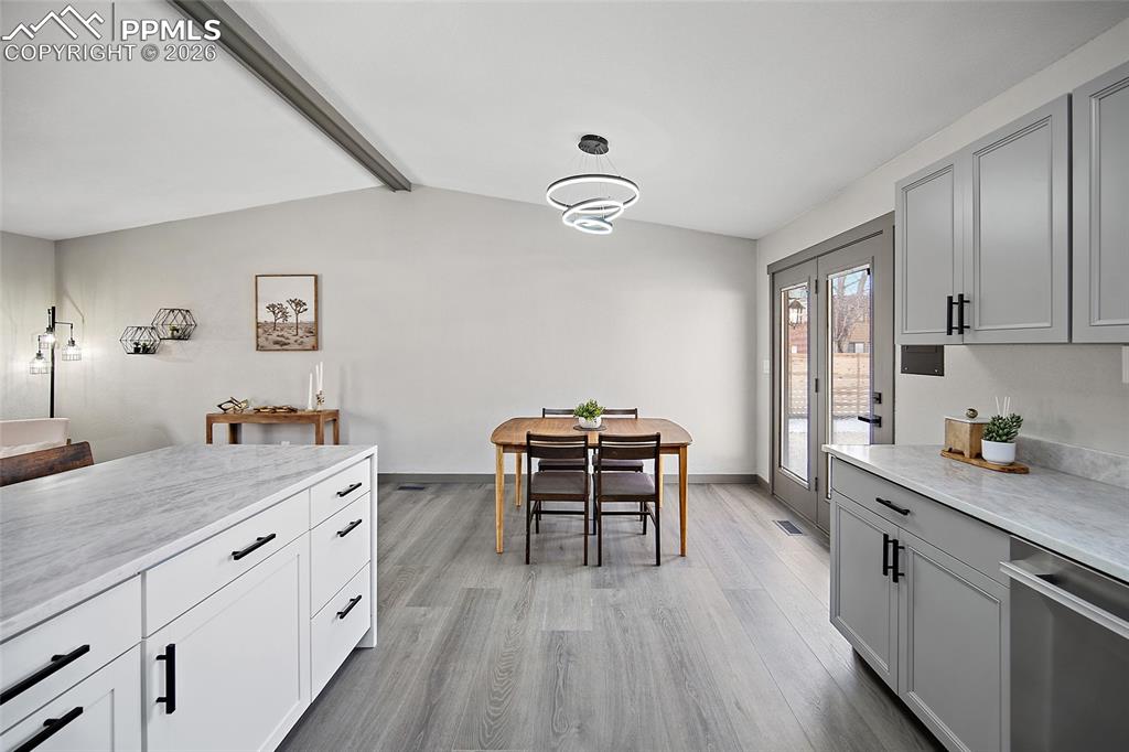 Image 10 of 26: Kitchen