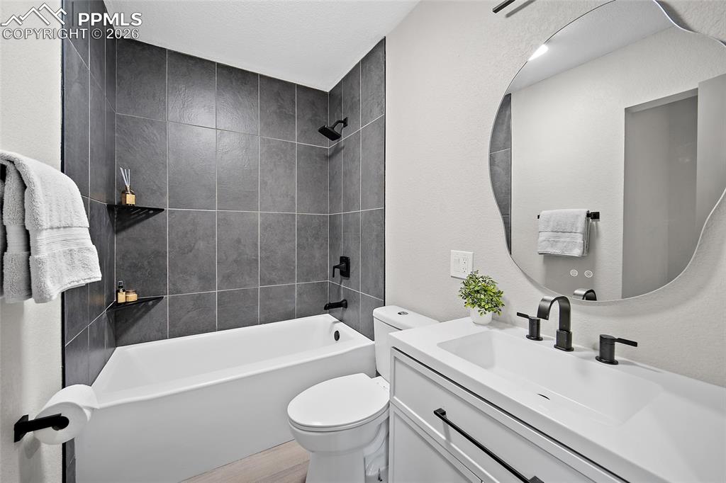 Image 13 of 26: Bathroom