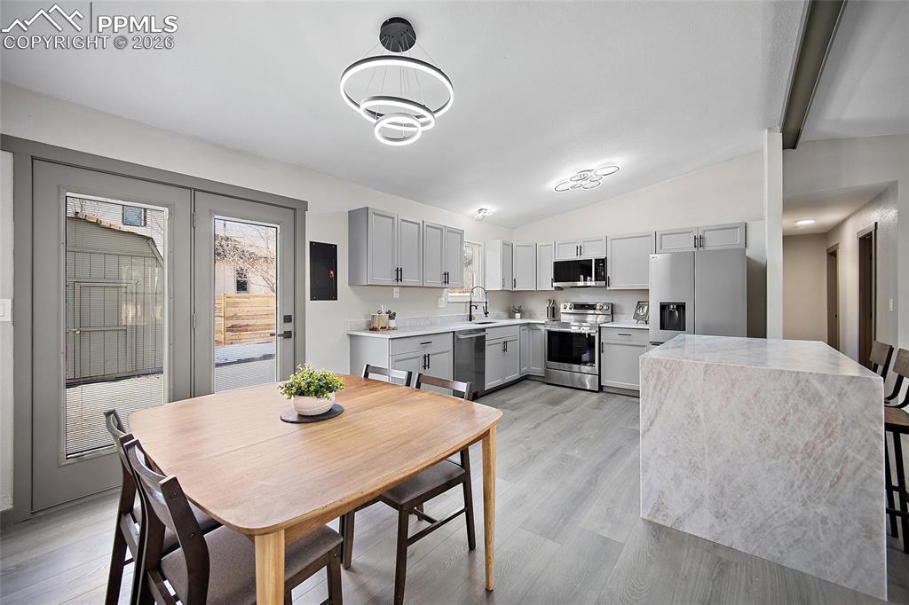 Image 6 of 26: Dining Area