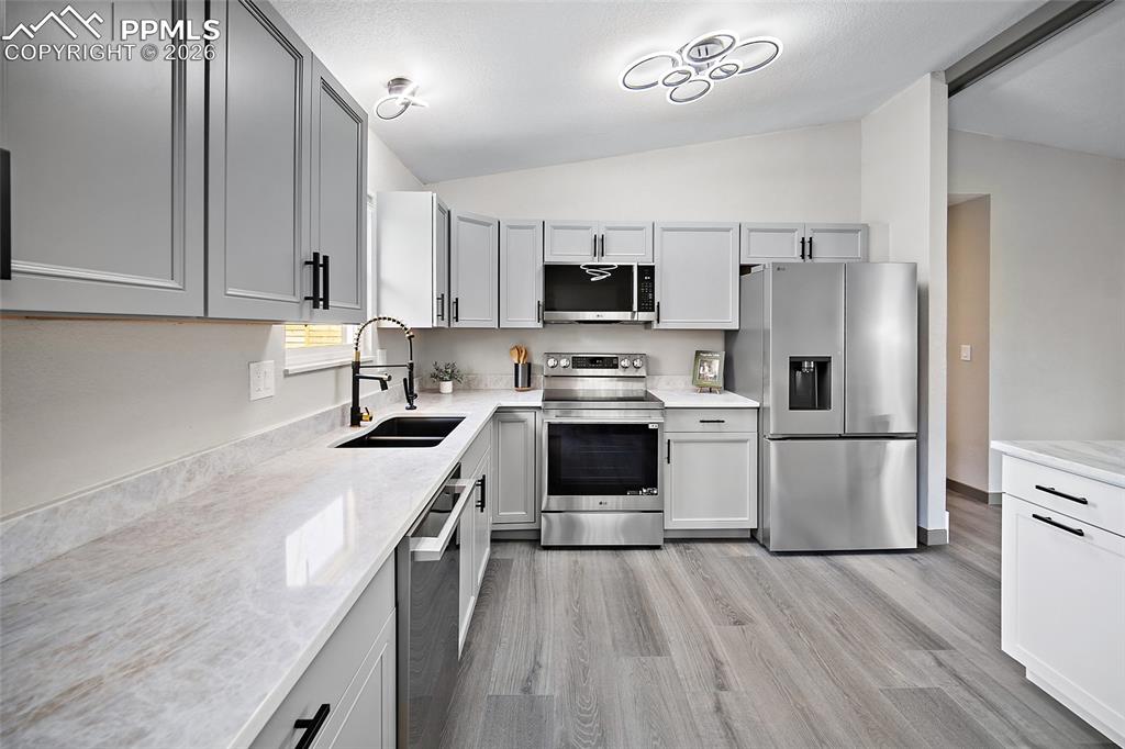 Image 8 of 26: Kitchen