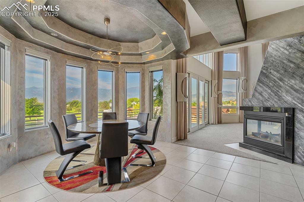 Image 13 of 44: Dining Area
