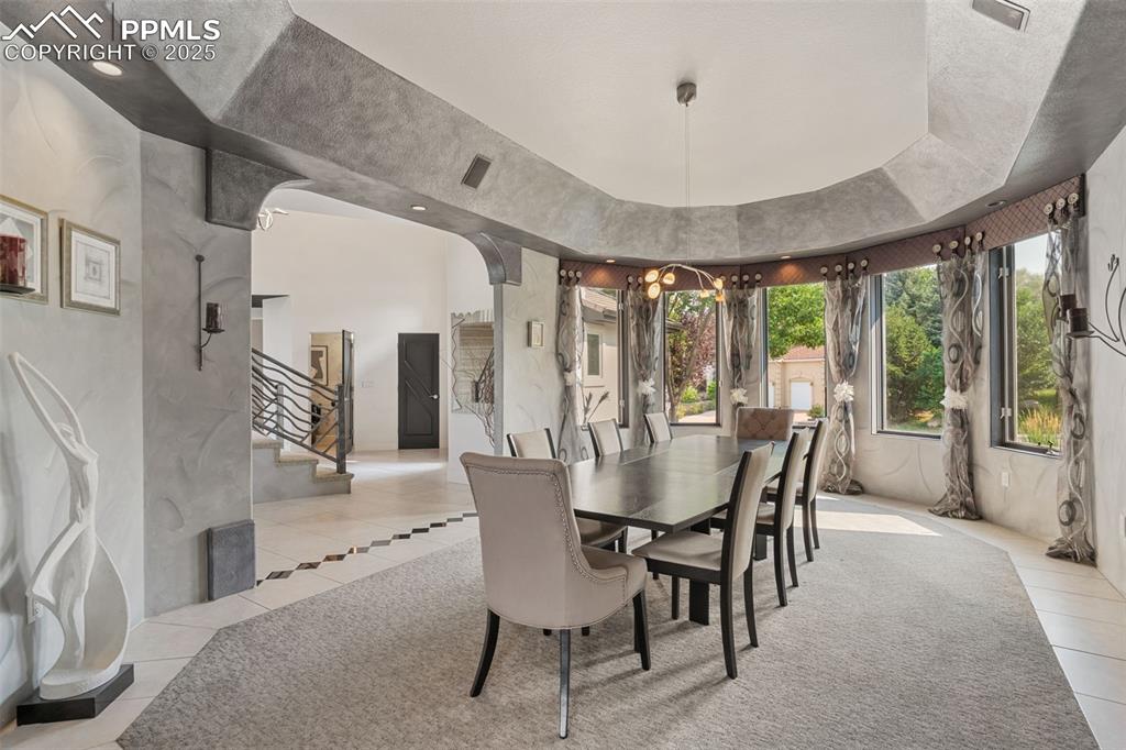 Image 14 of 44: Dining Room
