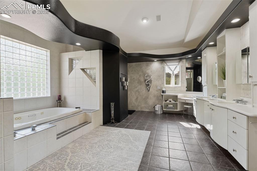 Image 21 of 44: Master Bathroom
