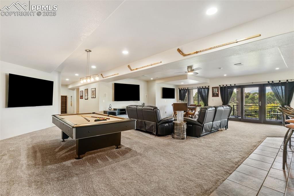 Image 36 of 44: Family Room