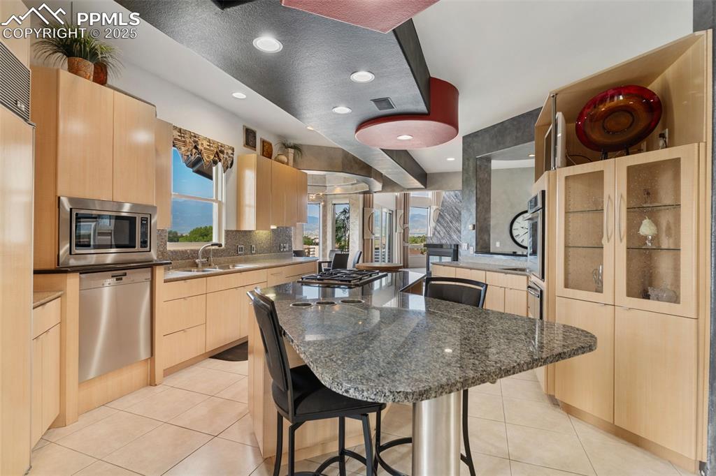 Image 9 of 44: Kitchen