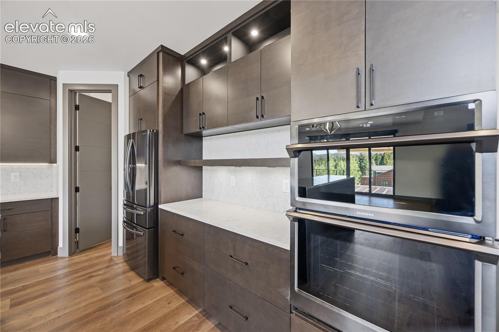 Image 12 of 50: Kitchen