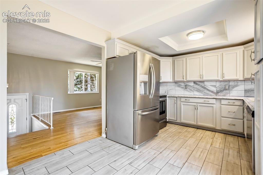 Image 11 of 41: Kitchen