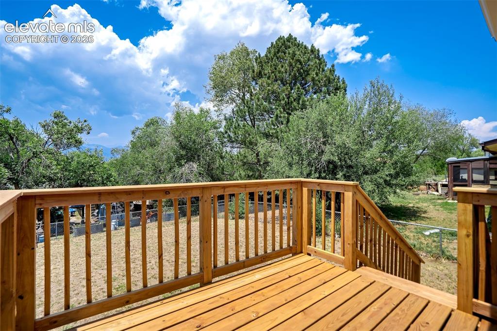 Image 38 of 41: Deck