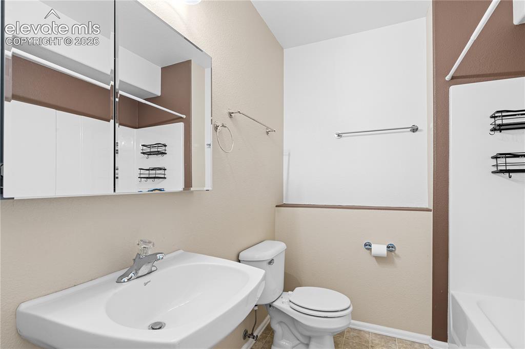 Image 20 of 27: Bathroom