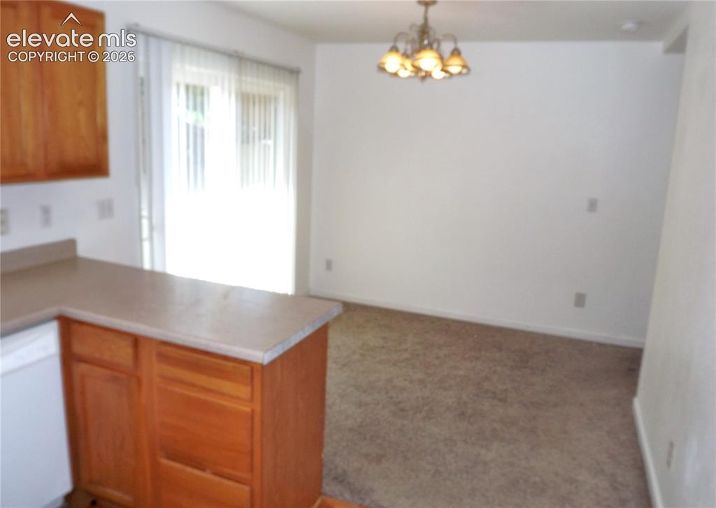 Image 9 of 19: Dining Area