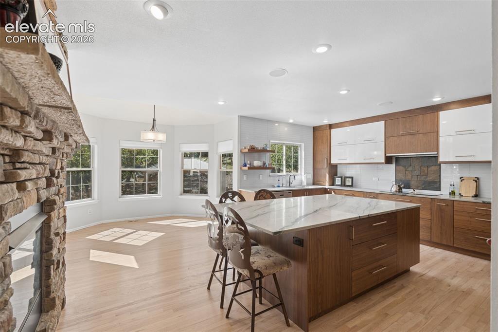 Image 11 of 50: Kitchen
