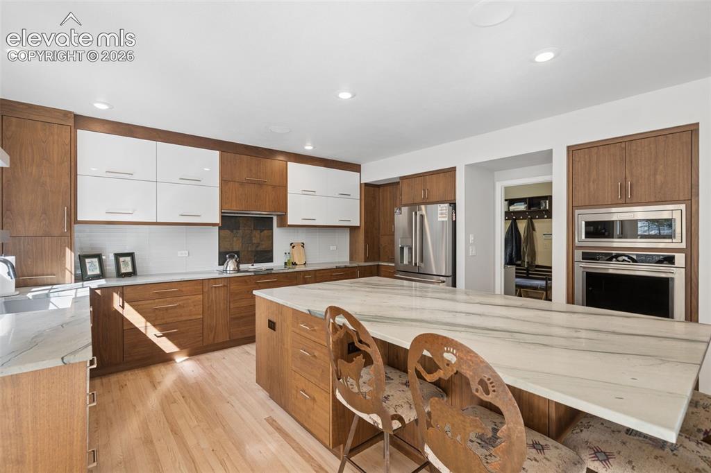 Image 12 of 50: Kitchen