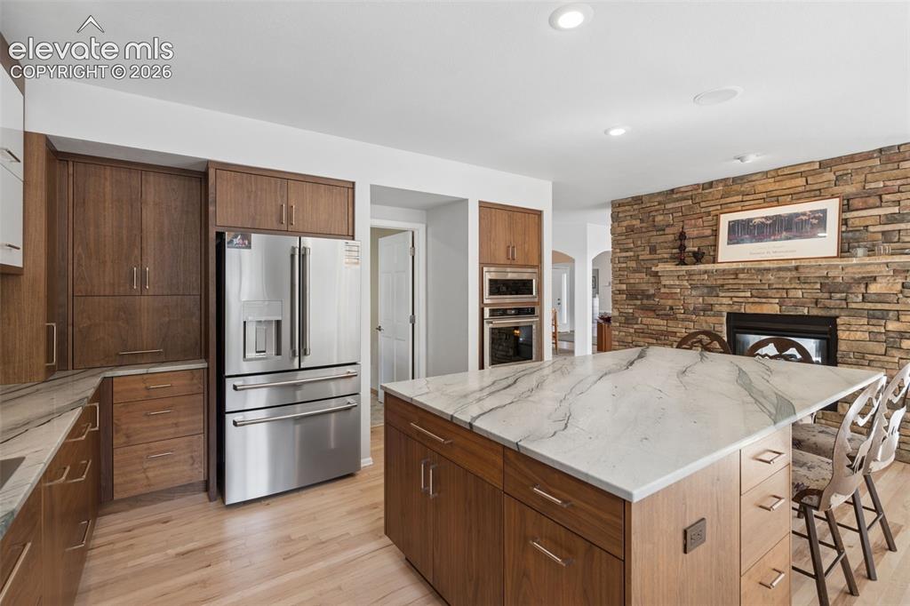 Image 16 of 50: Kitchen