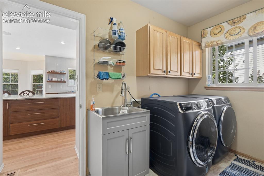 Image 18 of 50: Laundry
