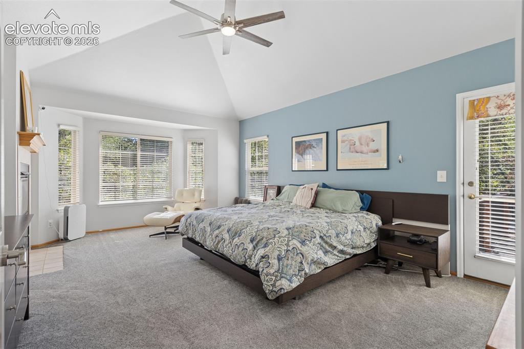 Image 19 of 50: Bedroom