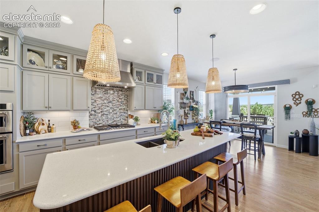 Image 6 of 50: Organic finishes and tons of natural light